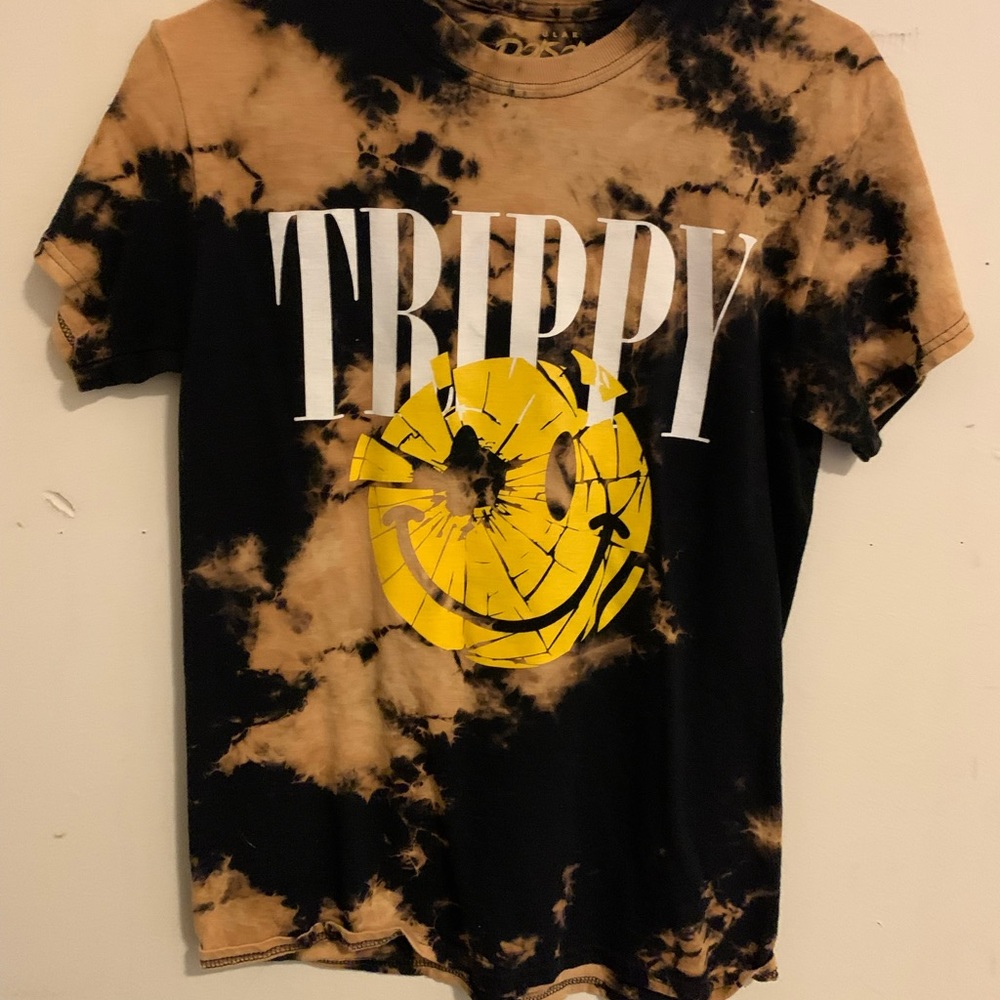 acid wash trippy t shirt size small